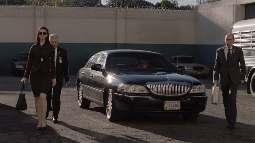 2003 Lincoln Town Car