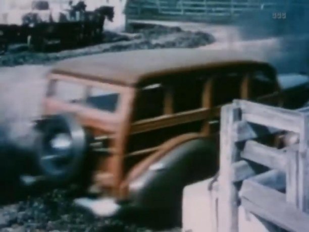 1939 Pontiac De Luxe Six Station Wagon