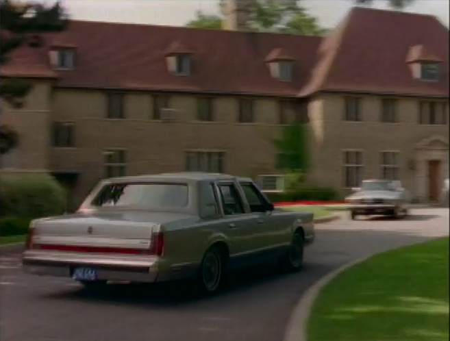 1988 Lincoln Town Car Signature Series [54D]