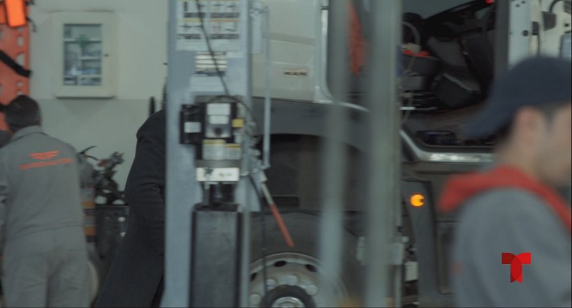 Volkswagen Constellation Tractor