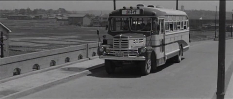 Isuzu BX 'Bonnet Bus'