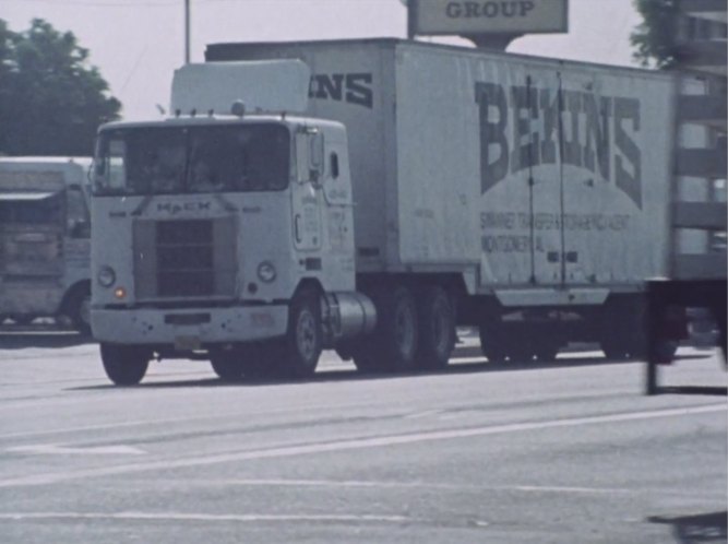 1976 Mack Cruise-Liner