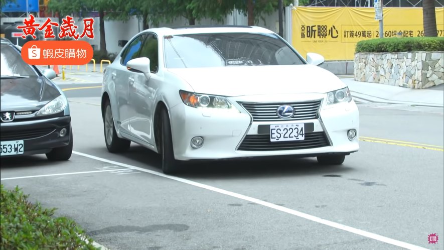 2013 Lexus ES 300h [AVV60]