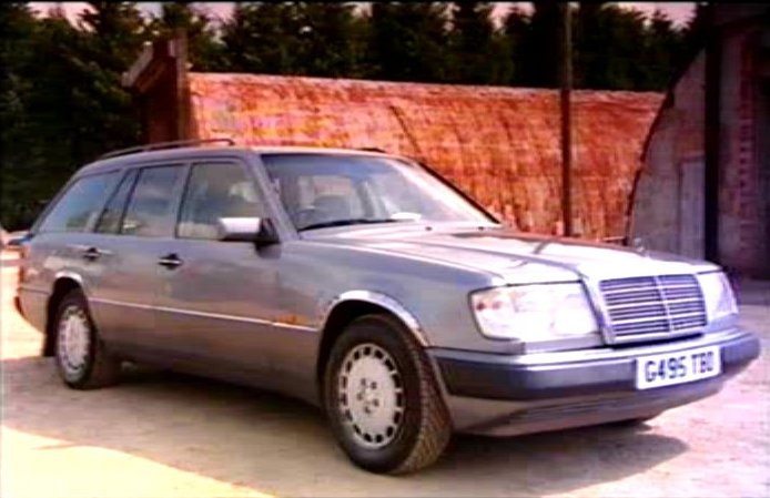 1990 Mercedes-Benz 230 TE [S124]
