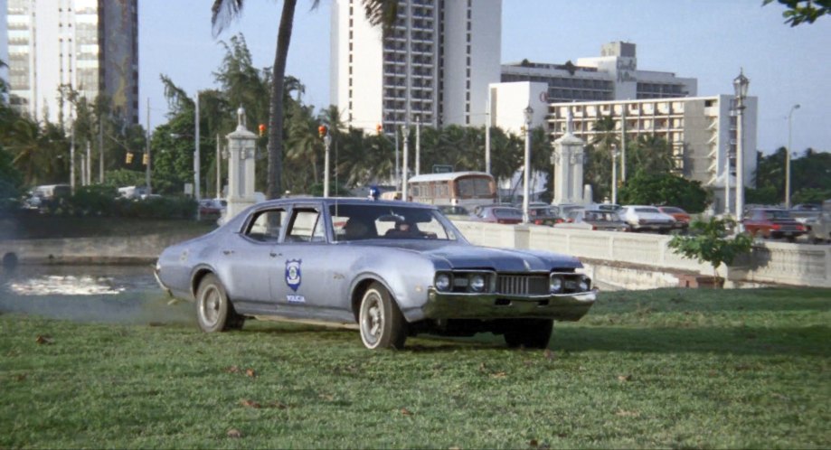 1968 Oldsmobile Cutlass Town Sedan [3669]