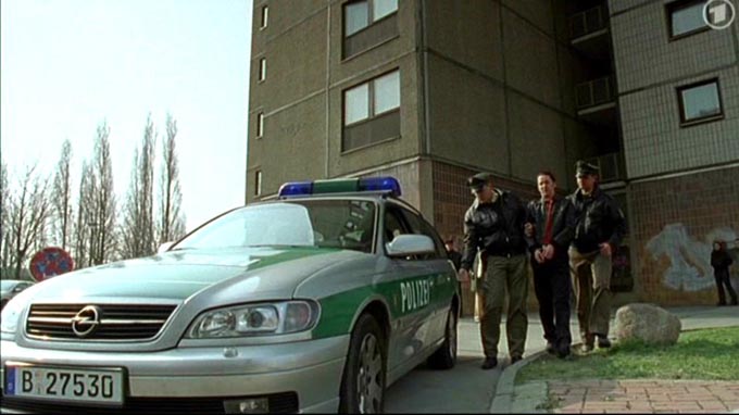 IMCDb.org: 2000 Opel Omega Caravan Polizei [B] In "Judith Kemp, 2004"