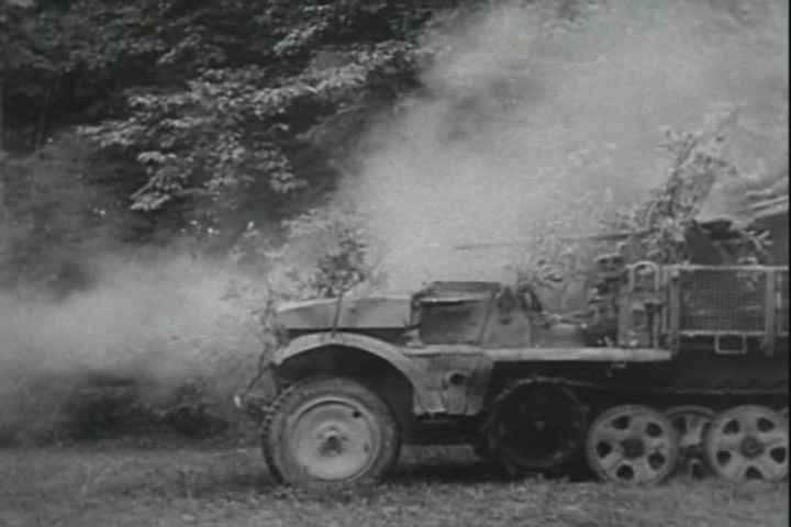 1937 DEMAG D 7 l. Zgkw. 1t, Sd.Kfz.10/4 with 2-cm-Flak 30