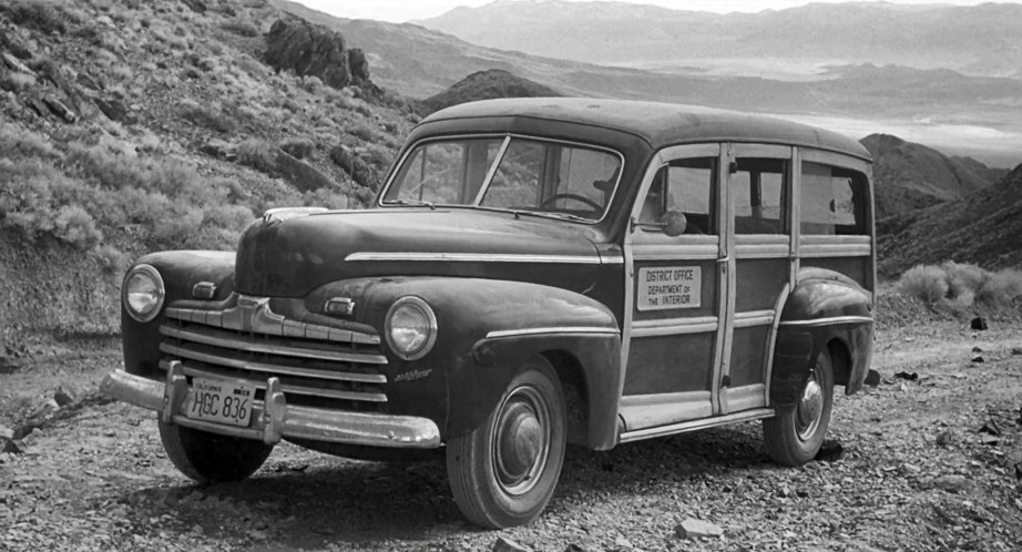1946 Ford Super De Luxe Station Wagon [69A-79B]