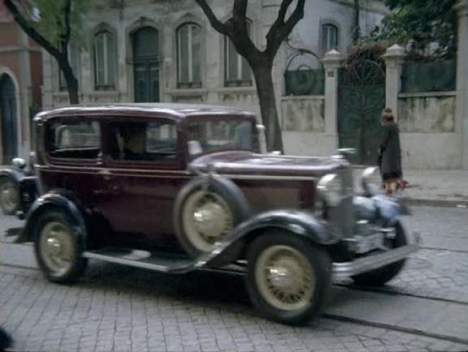 1932 Ford V8 De Luxe Tudor [18]