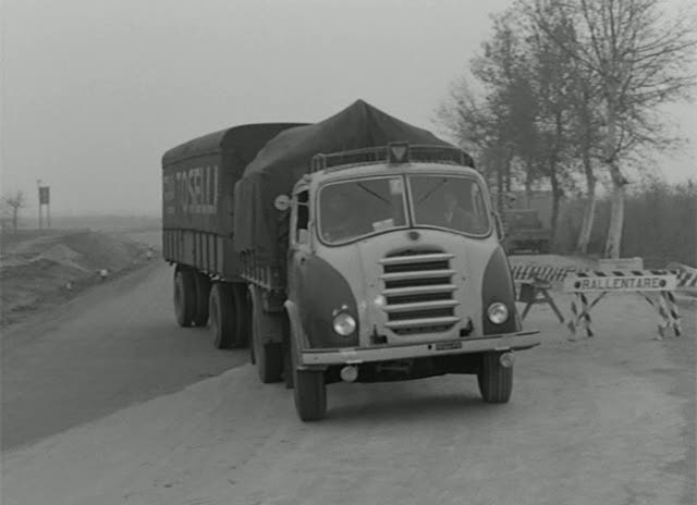 IMCDb.org: Alfa Romeo 900 in "Il grido, 1957"