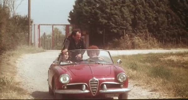 IMCDb.org: 1959 Alfa Romeo Giulietta Spider 2a serie [750D] in "Acqua e  sapone, 1983"