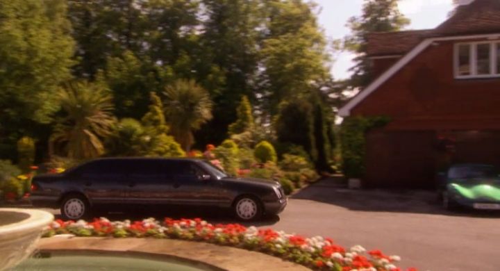 Mercedes-Benz E-Klasse Stretched Limousine [V210]