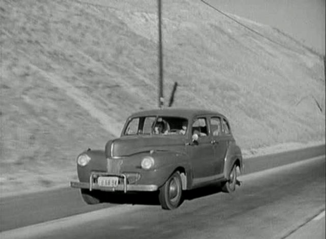 1941 Ford De Luxe Fordor Sedan [11A]