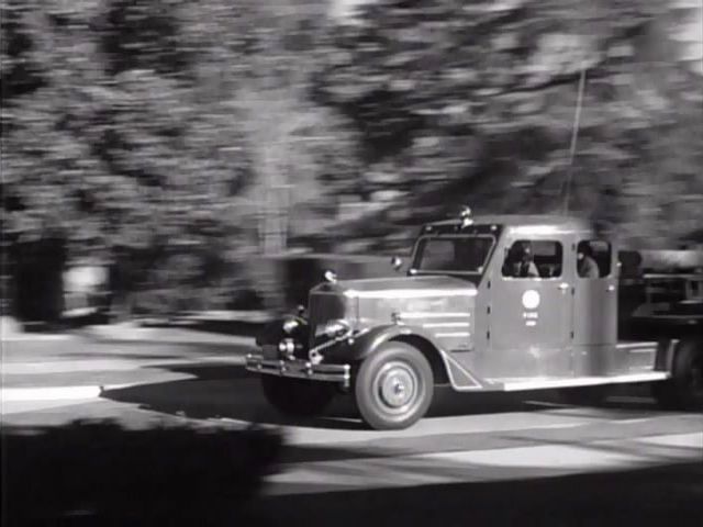 1938 American LaFrance 400 Tractor Drawn City Service Truck