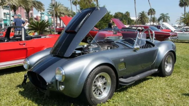 Shelby Cobra 427 Replica by Superformance