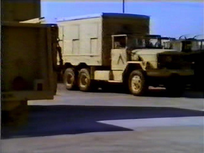 AM General M-109 2½ ton 6x6 Van [G742]