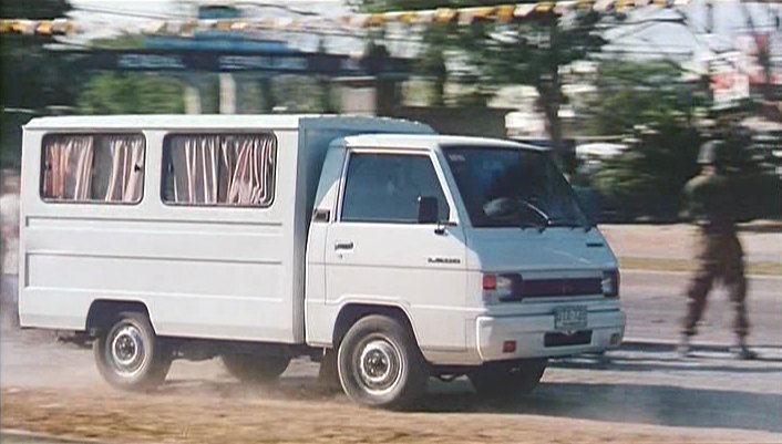 Mitsubishi L-300 FB Deluxe
