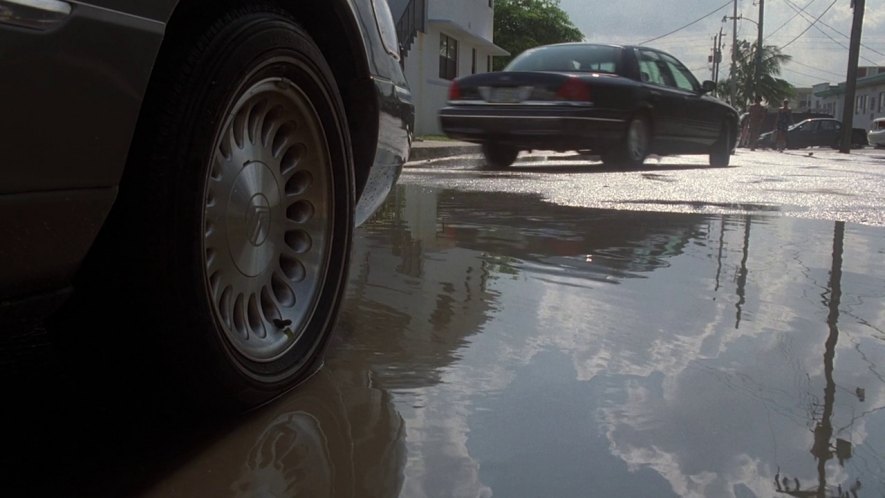 1998 Ford Crown Victoria LX [P74]