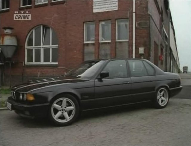 BMW 735i [E32]