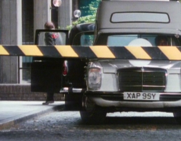 1975 Mercedes-Benz 230.6 Ambulance Visser [W114]