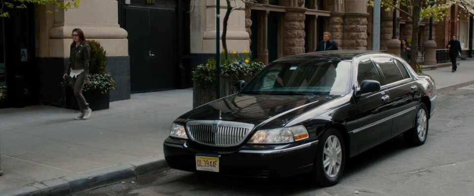 2006 Lincoln Town Car L