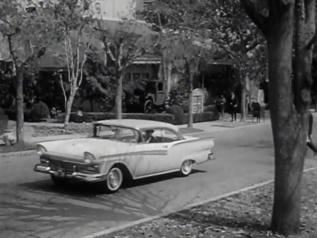 1957 Ford Fairlane 500 Club Victoria