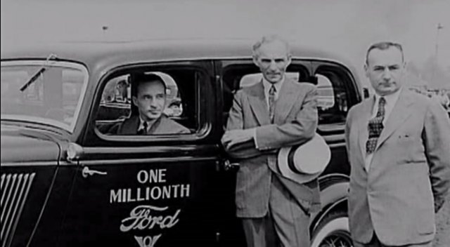 1934 Ford V8 De Luxe Fordor Sedan
