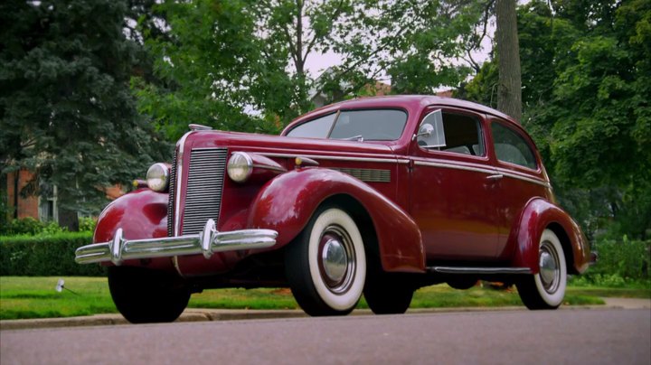 1937 Buick Special 2-door Sedan 'Slopeback'