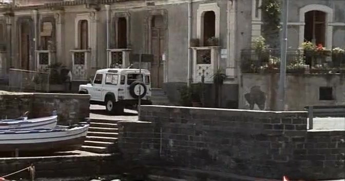 Land-Rover Defender 90