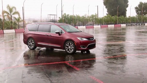 2017 Chrysler Pacifica Limited [RU]