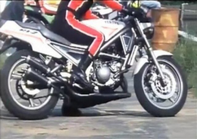 Yamaha R1-Z 250