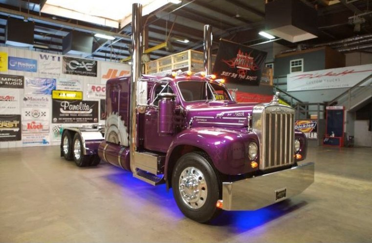 1964 Mack B-61 'Sawtooth'