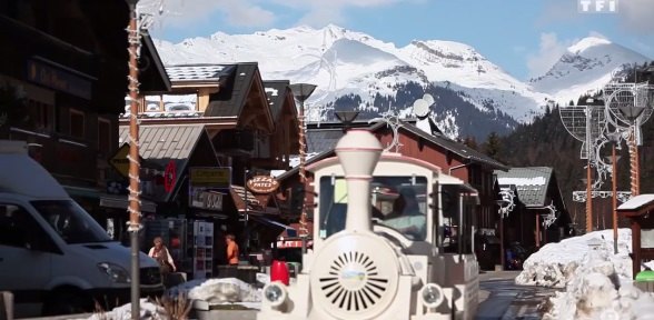 STS Funtrain Funtrain 190 Trackless train on Nissan chassis