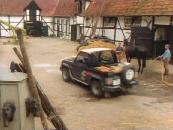 1985 Mitsubishi Pajero Canvas Top Magnum [L040]