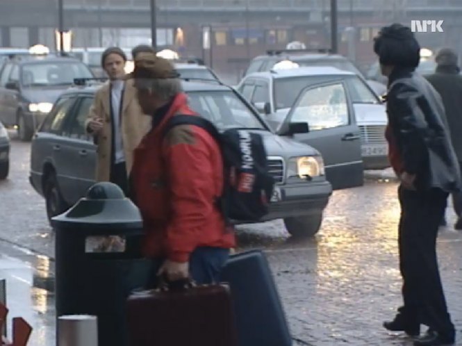 1987 Mercedes-Benz 250 TD with 1994+ E-Klasse cosmetic upgrades [S124]