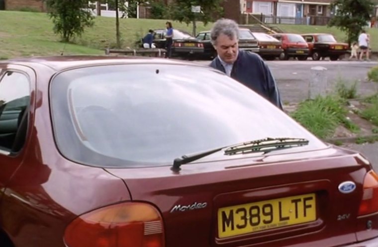 1995 Ford Mondeo 2.5 V6 24V Ghia MkI [CDW27]