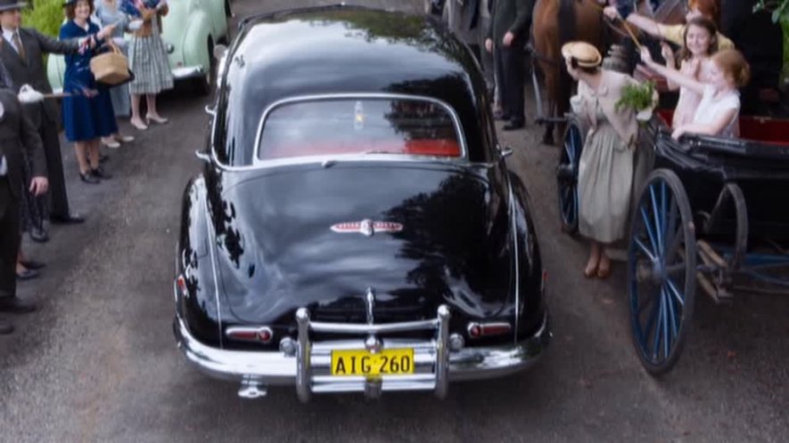 1947 Buick Roadmaster 4-Door Sedan [71]