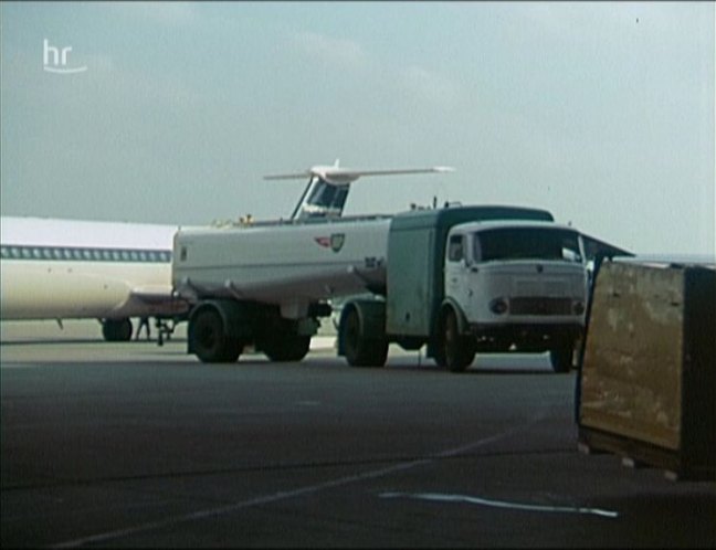 Mercedes-Benz LPS 338 Airport Refueller Strüver [LP54]