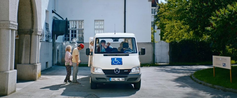 2000 Mercedes-Benz Sprinter 208 CDI [T1N]