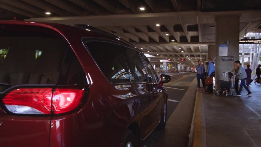 2019 Chrysler Pacifica Touring L [RU]