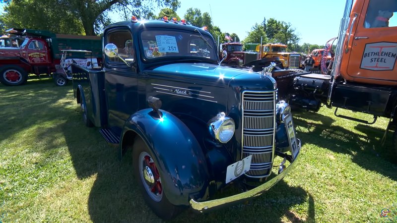 1940 Mack ED