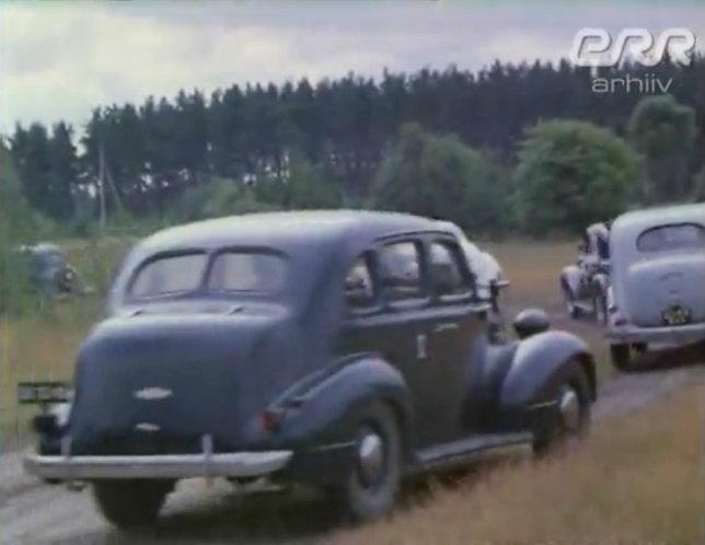 1937 Pontiac De Luxe Touring Sedan