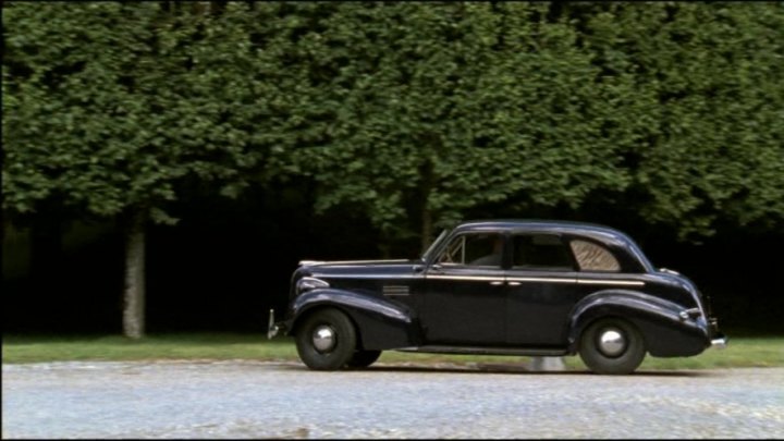 1939 Pontiac De Luxe Touring Sedan [2619]