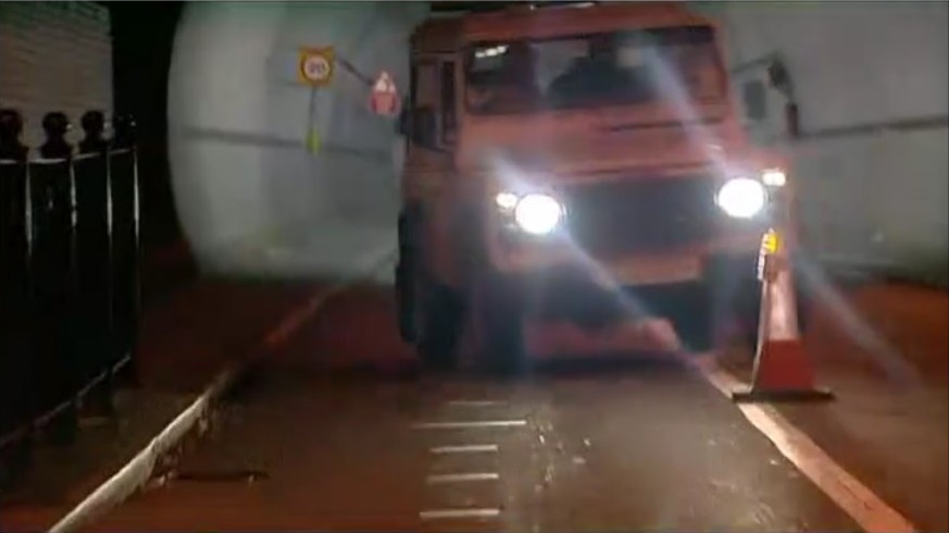 Land-Rover Defender 90