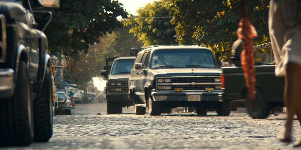 1989 Chevrolet Suburban Silverado [R-2500]