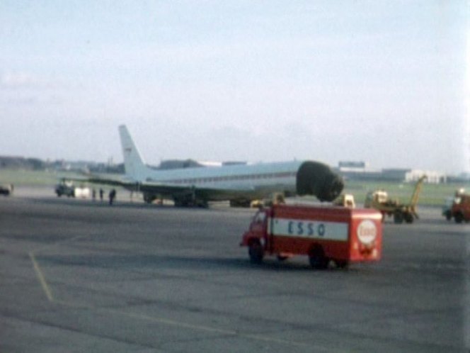 Bedford S-Type Esso airport fuel tanker