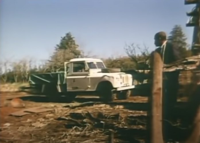 Land-Rover 109'' Series II Pickup