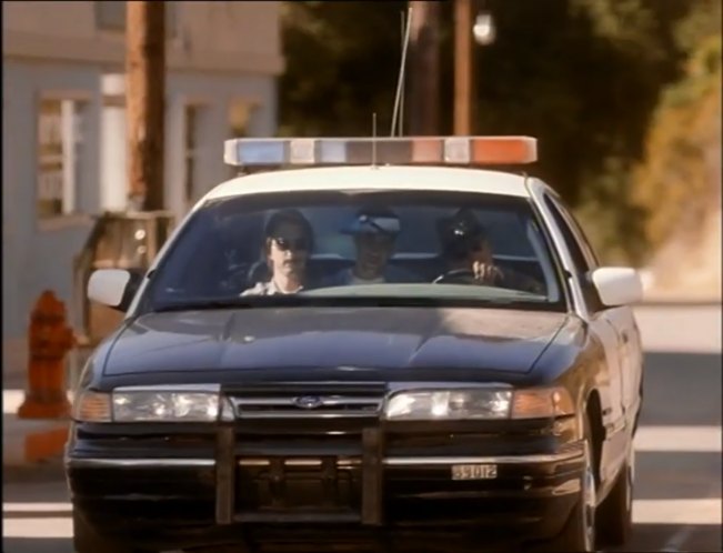 IMCDb.org: 1995 Ford Crown Victoria [P71] In "Ides Of March, 2000"