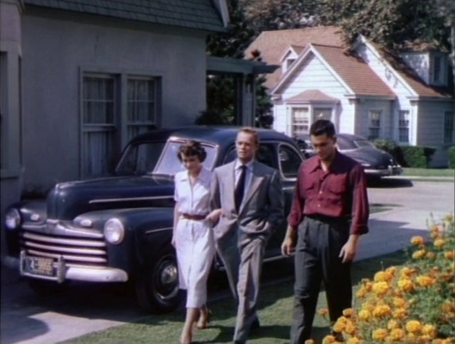 1946 Ford Super De Luxe Sedan Coupe [72B]