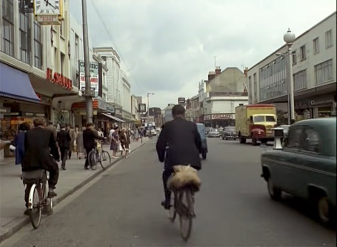 Thames ET6 4D British Railways